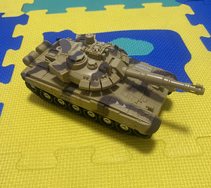 Tank liigub muusika saatel (3 foto / 3)