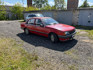 Opel Rekord 1986 (1 foto / 9)