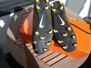 Nike бутсы (3 фото из 3)