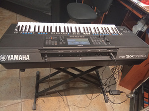 YAMAHA PSR SX 720 (1 foto / 2)