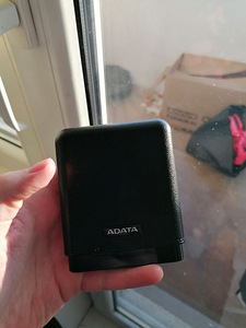 Продаю б/у портативное зарядное устройство Adata PV150