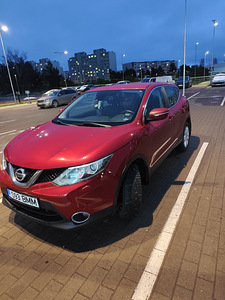 Nissan Qashgai 1.2 (5 foto / 10)