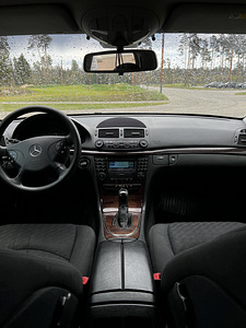 Мерседес Бенц Е220 2003 (7 фото из 13)