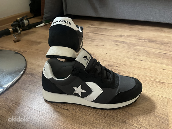Converse tossud