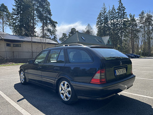 Mercedes C200 универсал (3 фото из 7)