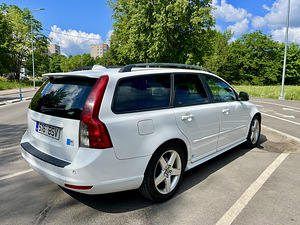 Volvo V50 R-Design (4 foto / 10)