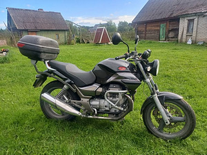 Moto Guzzi Breva 2006 (1 foto / 4)