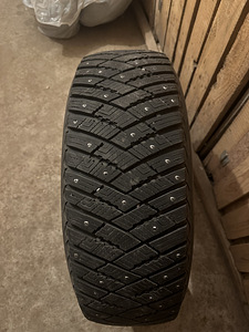 Talverehvid Goodyear Ultragrip R18 (4 foto / 5)