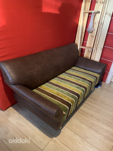 Недавно отремонтированный диван (фото #1)