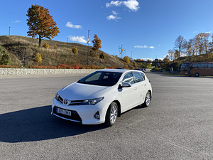 Продам Toyota Auris 2014г. (1 фото из 11)