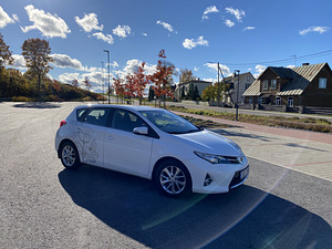 Продам Toyota Auris 2014г. (3 фото из 11)
