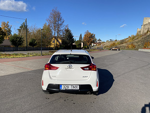 Продам Toyota Auris 2014г. (4 фото из 11)