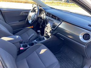 Продам Toyota Auris 2014г. (8 фото из 11)