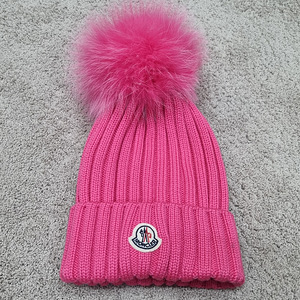 Tüdrukute müts MONCLER (1 foto / 3)
