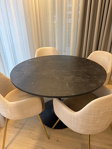 Marmor imitatsiooniga söögilaud. Diameeter 110 cm.Kõrgus 74 (1 foto / 3)