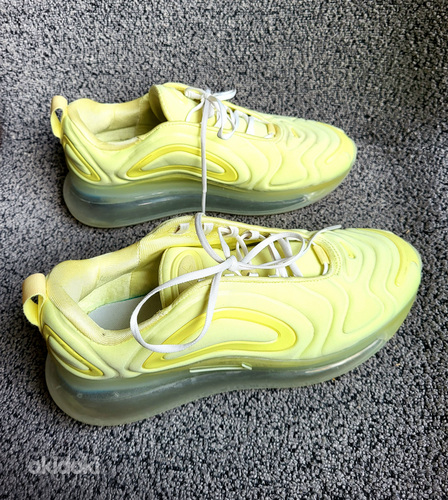 NIKE AIR MAX 720
