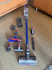 Dyson (1 foto / 2)