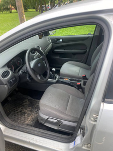 Ford Focus 2 2006 (7 foto / 14)