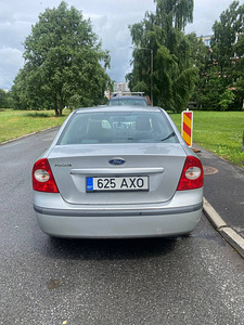 Ford Focus 2 2006 (4 foto / 14)
