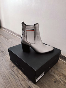 Uued TOMMY HILFIGER nahast saapad s39 (1 foto / 5)
