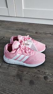 Новые кроссовки ADIDAS р.33,5(21,5) (1 фото из 10)