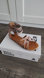 Uued bullboxer sandaalid s38 (1 foto / 4)