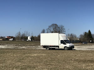 Veoteenused ja furgoonid koos autojuhiga, kuller, kaubik (5 foto / 6)