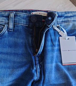 Uued Tommy Hilfiger lühendatud teksad tüdrukule, 128 (8 foto / 8)