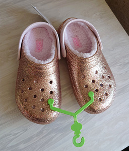 Uued Crocs sandaalid tüdrukule, J2 ( 33-34)