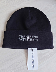 Новая шапка Calvin Klein (5 фото из 5)