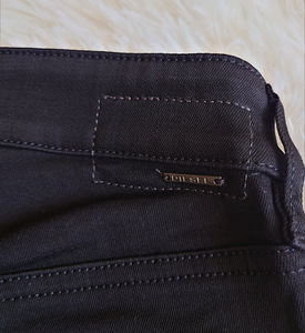 Новые облегающие джинсы Diesel, W24 L32 (8 фото из 8)