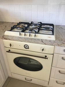 Uus täispuidust Puustelli köök Smeg tehnikaga (3 foto / 9)