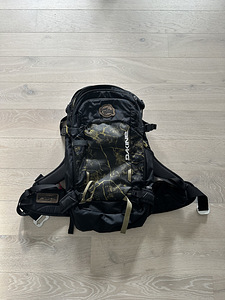 Dakine Poacher R.A.S. 26L Sammy Carlson seljakott (1 foto / 2)