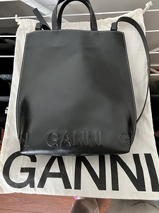 Сумка GANNI. (4 фото из 5)
