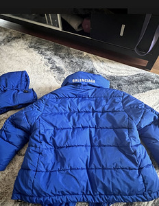 Balenciaga пуховик оригинал. (2 фото из 7)