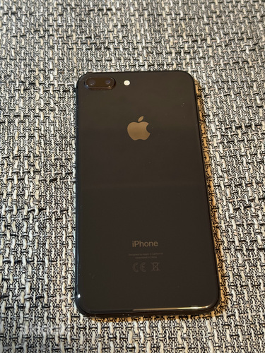 iPhone 8 Plus / Space Gray / 64GB (foto #2)
