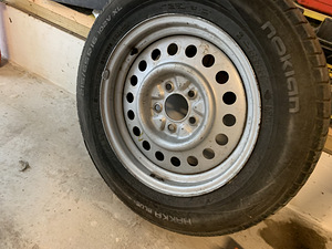 Toyota Rav4 varuratas 215/65R16 Koos Nokian suverehviga (3 foto / 3)