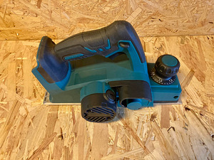 Akuhöövel, Makita 18V akudel töötav (3 foto / 4)