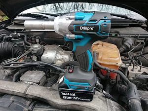 Гайковерт 1/2 + 1/4, работает на аккумуляторах Makita 18V (2 фото из 5)