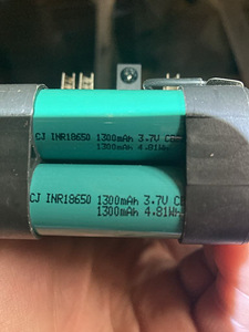 Makita 18V аналоговые аккумуляторы 2 шт + зарядное устройство! (4 фото из 4)