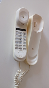 Telefon suurte tähtedega (1 foto / 4)