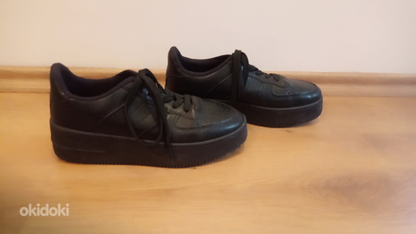 Чёрные кроссовки 37 размер (фото #1)