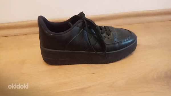 Чёрные кроссовки 37 размер (фото #2)