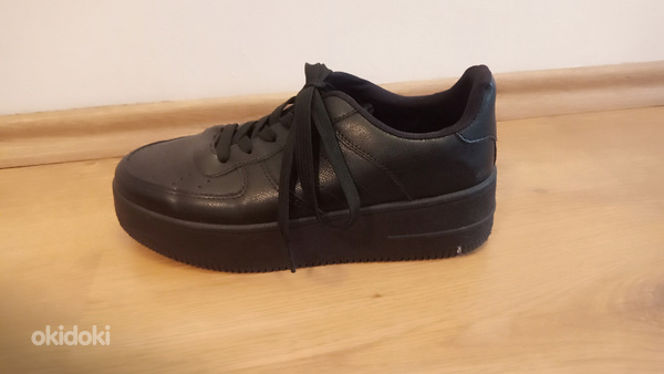 Чёрные кроссовки 37 размер (фото #5)
