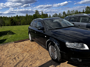 Audi A4 Avant s-line (2 foto / 6)