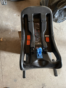 MÜÜA ISOFIX KINNITUS KOOS TURVAHÄLLI JA ADAPTERITEGA (2 foto / 3)