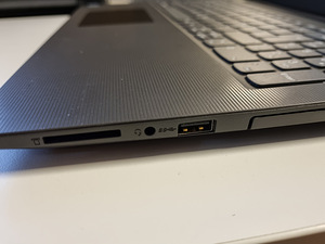 Lenovo V130-15IKB (3 foto / 4)