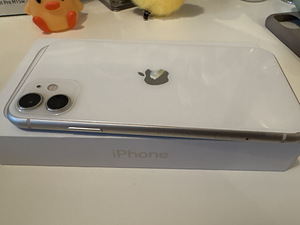 iPhone 11 64GB белый (6 фото из 8)