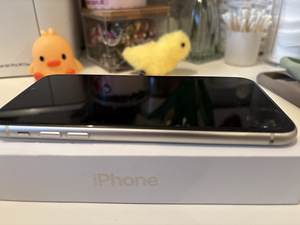 iPhone 11 64GB белый (7 фото из 8)