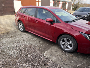 Toyota Corolla Hybrid (6 foto / 15)